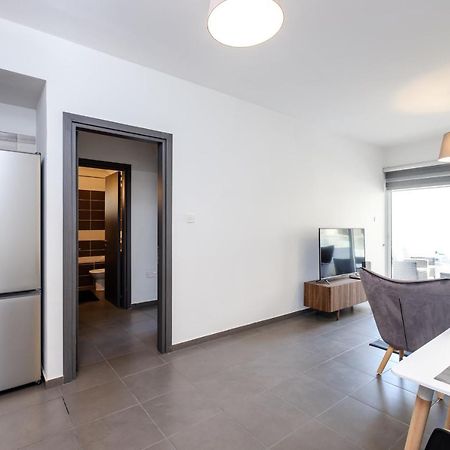 Book Me Now Central Flat Daire Larnaca Dış mekan fotoğraf