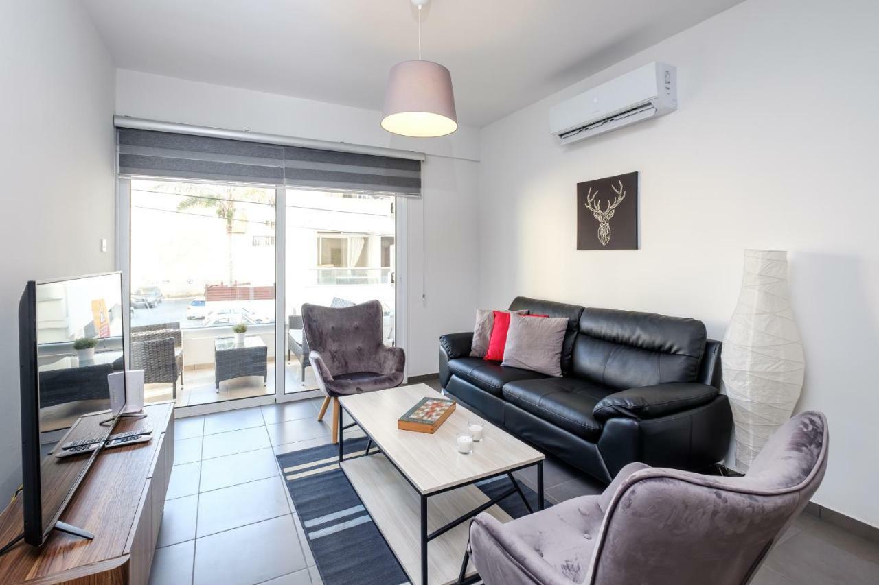 Book Me Now Central Flat Daire Larnaca Dış mekan fotoğraf