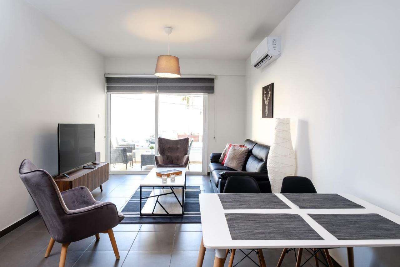 Book Me Now Central Flat Daire Larnaca Dış mekan fotoğraf