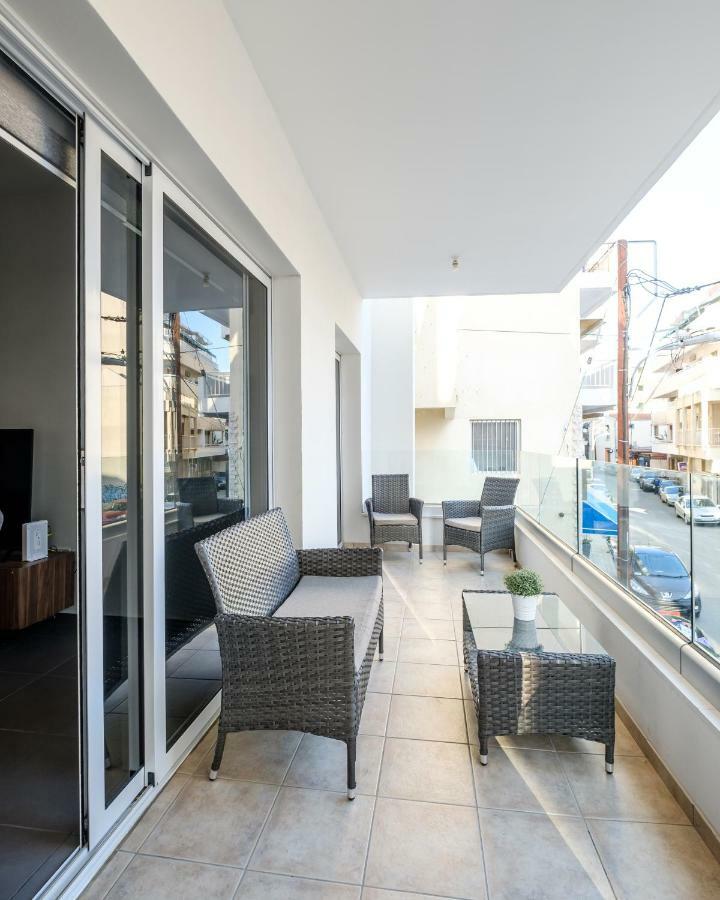 Book Me Now Central Flat Daire Larnaca Dış mekan fotoğraf
