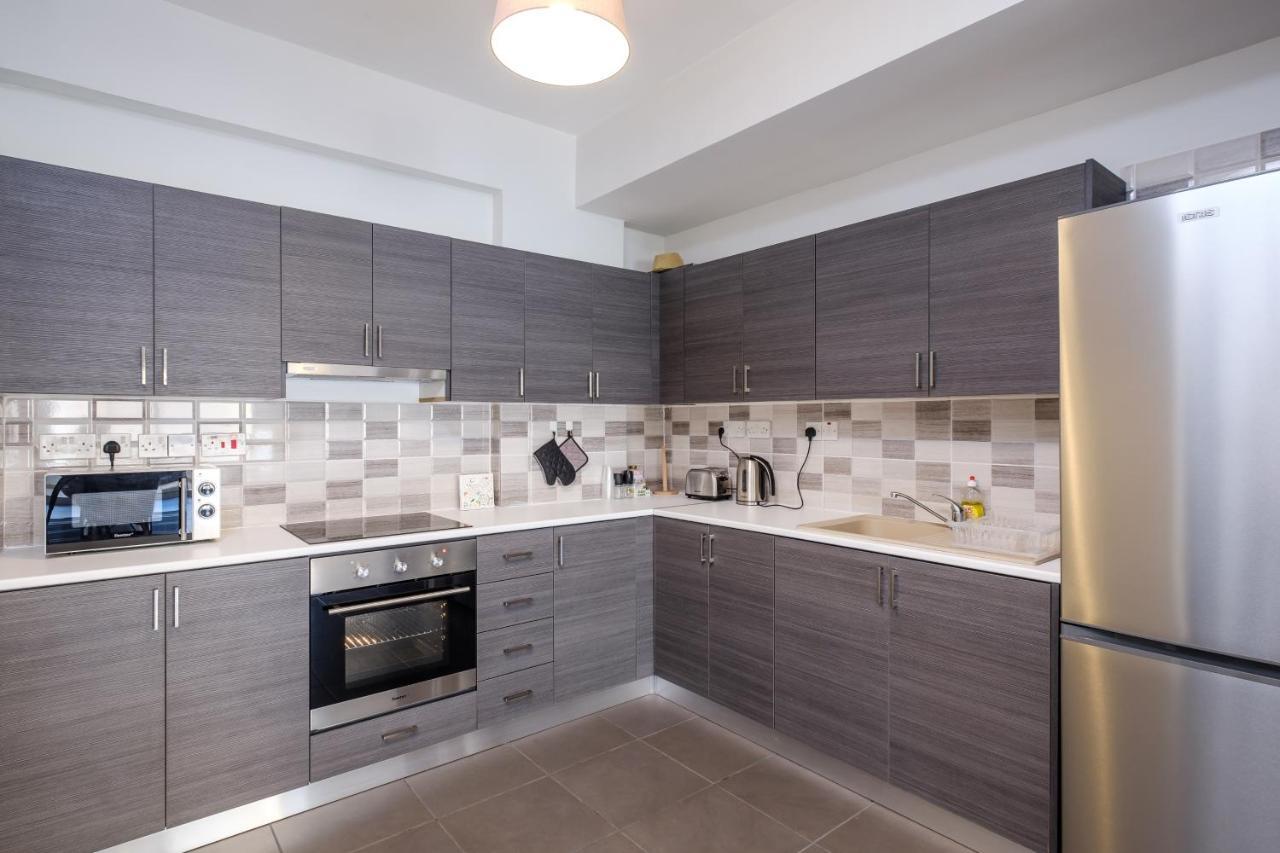 Book Me Now Central Flat Daire Larnaca Dış mekan fotoğraf